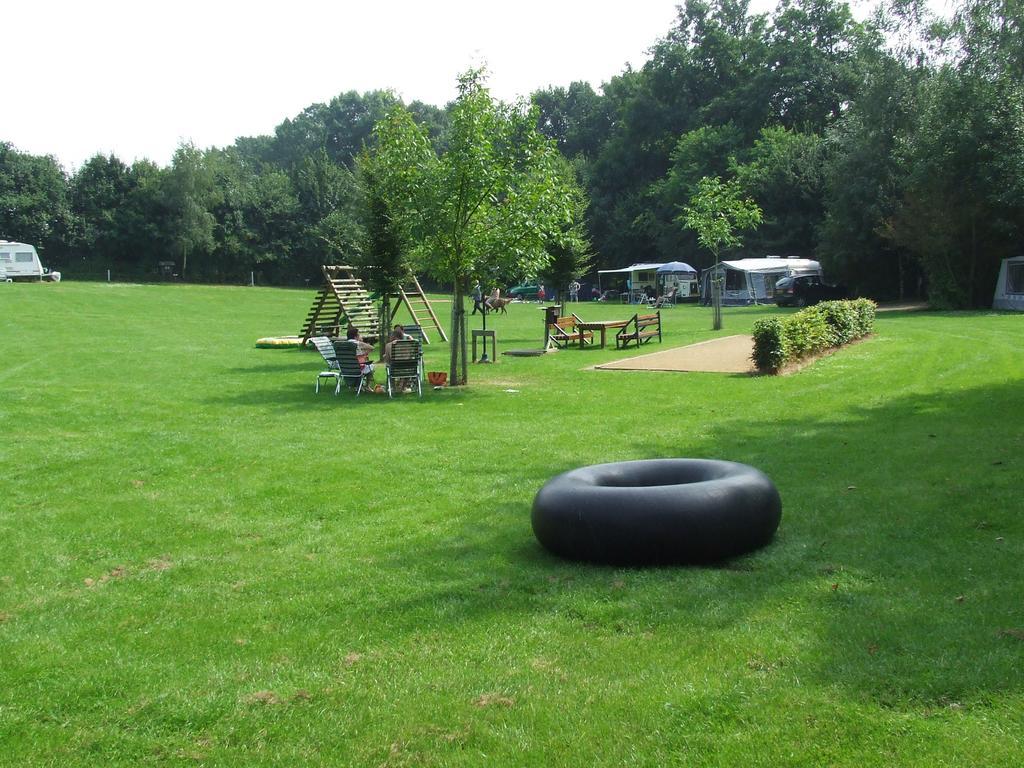 Holiday Home Ossa Basecamp Sint Odiliënberg Rom bilde